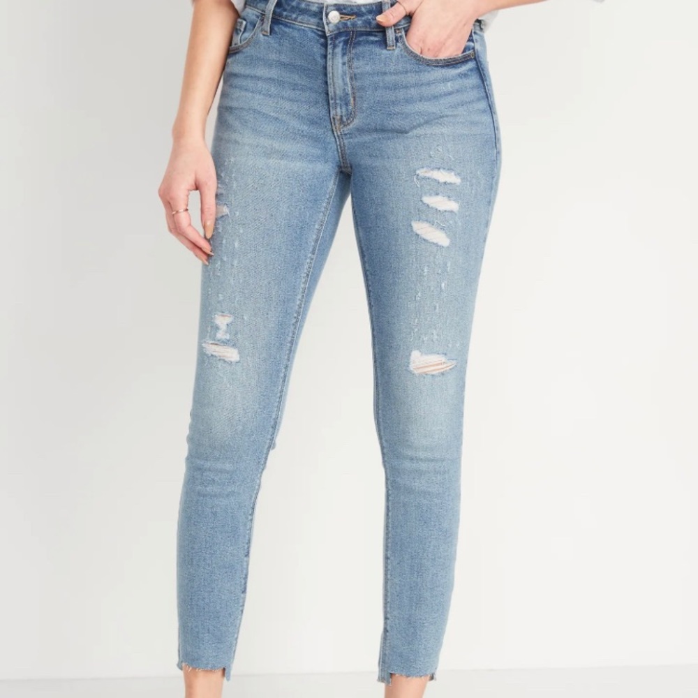✨Old Navy Mid-Rise Rockstar Super Skinny Ripped Cut-Off Jeans, Size 4